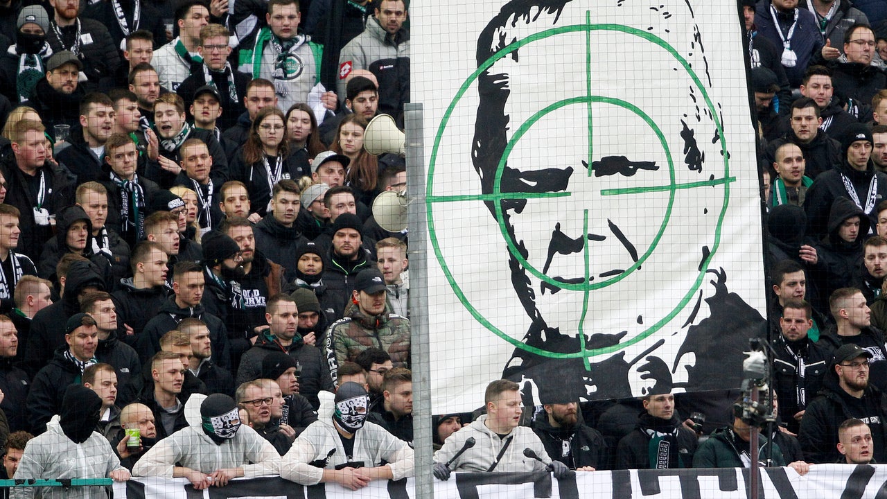 Gladbach supporters praised for condemning hate messages